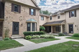 384 Willow Grove Dr, Pewaukee, WI 53072 - Photo 2