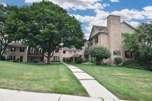 384 Willow Grove Dr, Pewaukee, WI 53072 - Photo 4