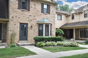 384 Willow Grove Dr, Pewaukee, WI 53072 - Photo 1