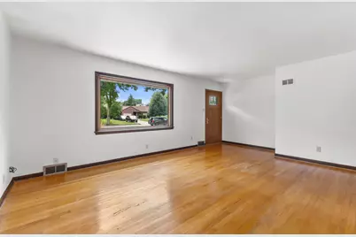 11004 W Wisconsin Ave, Wauwatosa, WI 53226 - Photo 12