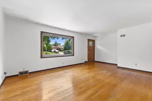 11004 W Wisconsin Ave, Wauwatosa, WI 53226 - Photo 12