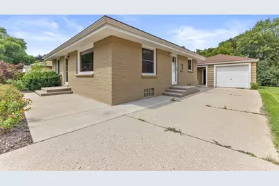 11004 W Wisconsin Ave, Wauwatosa, WI 53226 - Photo 2