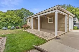 11004 W Wisconsin Ave, Wauwatosa, WI 53226 - Photo 4