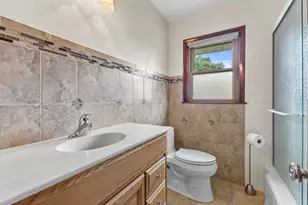 11004 W Wisconsin Ave, Wauwatosa, WI 53226 - Photo 20