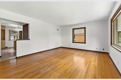 11004 W Wisconsin Ave, Wauwatosa, WI 53226 - Photo 10