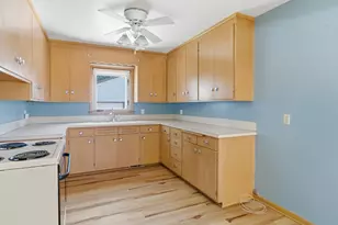 1605 S 18th St, Manitowoc, WI 54220 - Photo 12
