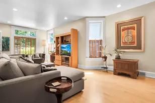 1323 N Astor St, Milwaukee, WI 53202 - Photo 6