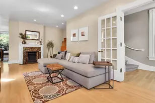 1323 N Astor St, Milwaukee, WI 53202 - Photo 4