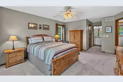 W170N5141  Fair Oak Pkwy, Menomonee Falls, WI 53051 - Photo 8