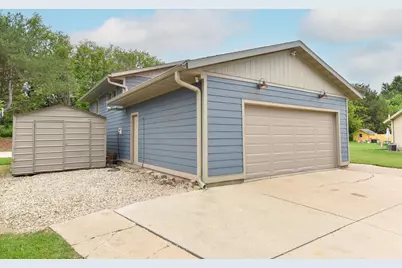 400  Indiana Ct, West Bend, WI 53095 - Photo 28