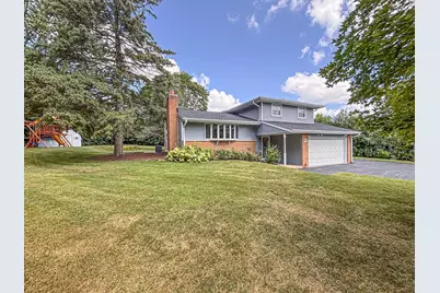 N51W16590  Fair Oak Ct, Menomonee Falls, WI 53051 - Photo 2