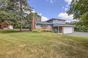 N51W16590 Fair Oak Ct, Menomonee Falls, WI 53051 - Photo 2