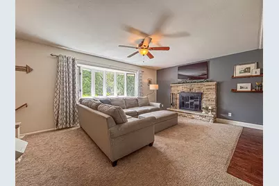 N51W16590  Fair Oak Ct, Menomonee Falls, WI 53051 - Photo 6
