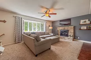N51W16590 Fair Oak Ct, Menomonee Falls, WI 53051 - Photo 6