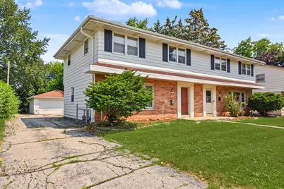 5111  Maplewood Dr #5113, Greendale, WI 53129 - Photo 2