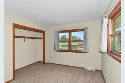 5111  Maplewood Dr #5113, Greendale, WI 53129 - Photo 20