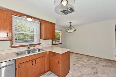5111  Maplewood Dr #5113, Greendale, WI 53129 - Photo 12