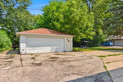 5111  Maplewood Dr #5113, Greendale, WI 53129 - Photo 4