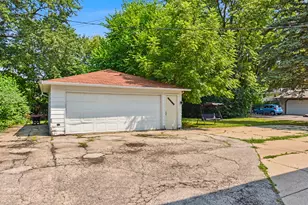 5111 Maplewood Dr, Greendale, WI 53129 - Photo 4