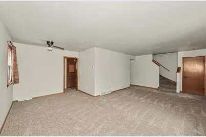 5111  Maplewood Dr #5113, Greendale, WI 53129 - Photo 8