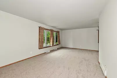 5111  Maplewood Dr #5113, Greendale, WI 53129 - Photo 10