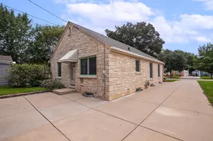 638 N Hine Ave, Waukesha, WI 53188 - Photo 28