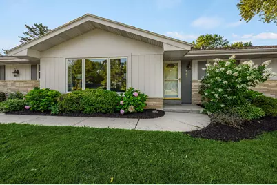 3440  Sleepy Hollow Ln, Brookfield, WI 53005 - Photo 2