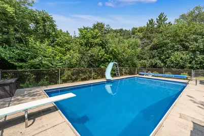 W276N1228  Spring Hill Dr, Pewaukee, WI 53072 - Photo 32