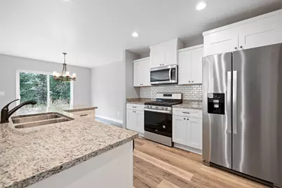 2103  Daisy Dr, West Bend, WI 53090 - Photo 14