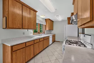 S70W16663 Hedgewood Dr, Muskego, WI 53150 - Photo 12