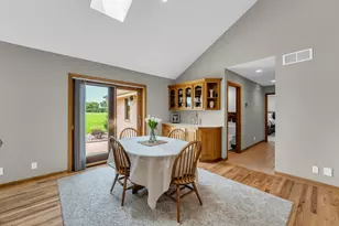 8118 Dunkelow Rd, Racine, WI 53126 - Photo 14
