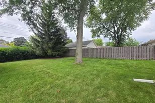 8113 W Ohio Ave, Milwaukee, WI 53219 - Photo 30