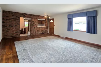 8113 W Ohio Ave, Milwaukee, WI 53219 - Photo 6