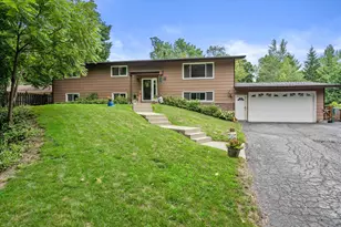 W153N9940 Neptune Dr, Germantown, WI 53022 - Photo 2