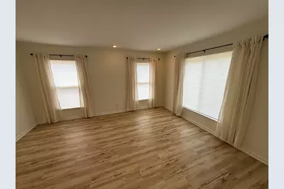 2586 S 77th St, West Allis, WI 53219 - Photo 14