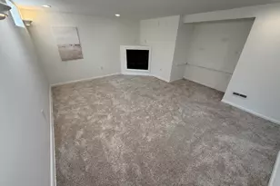 2586 S 77th St, West Allis, WI 53219 - Photo 10