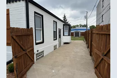 2586 S 77th St, West Allis, WI 53219 - Photo 6
