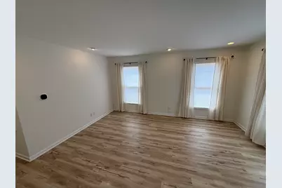 2586 S 77th St, West Allis, WI 53219 - Photo 16