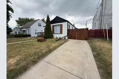 2586 S 77th St, West Allis, WI 53219 - Photo 30