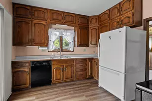 1329 S 15th St, Manitowoc, WI 54220 - Photo 12