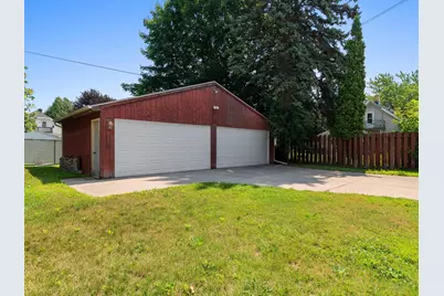 1329 S 15th St, Manitowoc, WI 54220 - Photo 26