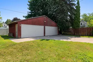 1329 S 15th St, Manitowoc, WI 54220 - Photo 26