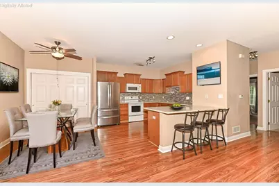 8634 S Roxbury Way, Oak Creek, WI 53154 - Photo 8