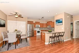 8634 S Roxbury Way, Oak Creek, WI 53154 - Photo 8