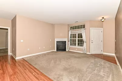 8634 S Roxbury Way, Oak Creek, WI 53154 - Photo 6