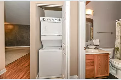 8634 S Roxbury Way, Oak Creek, WI 53154 - Photo 20
