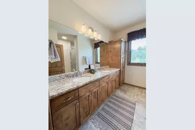 S54 W25358  Pebble Brook Ct, Waukesha, WI 53189 - Photo 8