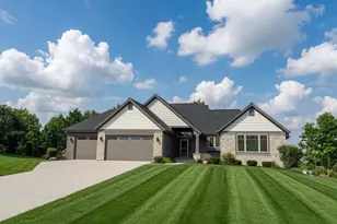 S54W25358 Pebble Brk Ct, Waukesha, WI 53189 - Photo 1