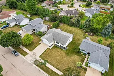 413  Broadmoore Dr, Hartford, WI 53027 - Photo 34