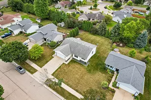 413 Broadmoore Dr, Hartford, WI 53027 - Photo 34